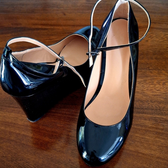 Shoes - Black Patent Leather Women's High Wedge Heels Size 10